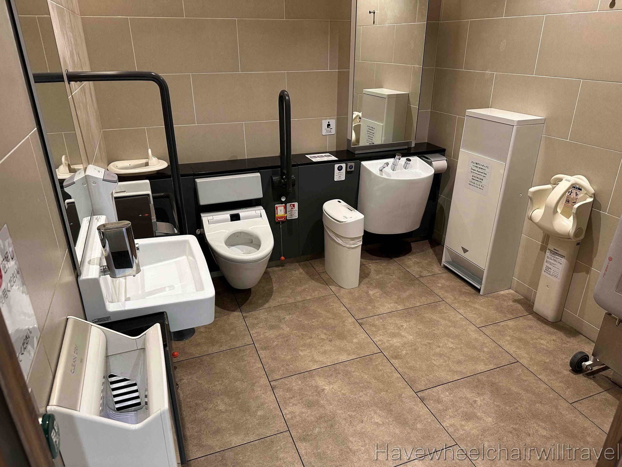 Khách Việt trầm trồ với 1 thứ trong nhà vệ sinh công cộng ở Nhật Bản, nhận xét: Khách Việt trầm trồ với 1 thứ trong nhà vệ sinh công cộng ở Nhật Bản, nhận xét: