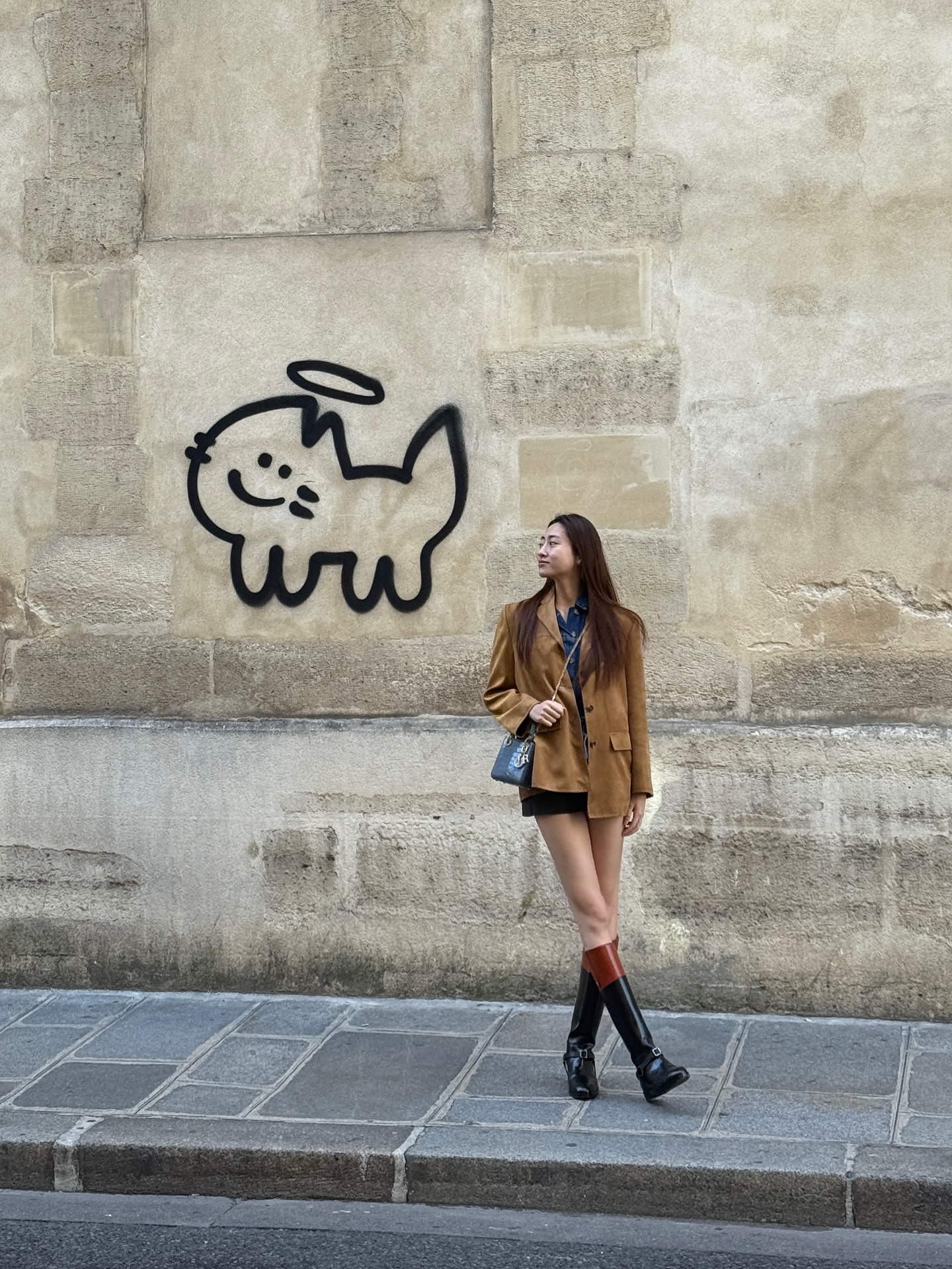 Chỉ cần sắm theo 4 kiểu áo khoác yêu thích của các mỹ nhân Việt, chị em sẽ mặc đẹp suốt mùa đông- Ảnh 4. Chỉ cần sắm theo 4 kiểu áo khoác yêu thích của các mỹ nhân Việt, chị em sẽ mặc đẹp suốt mùa đông- Ảnh 4.