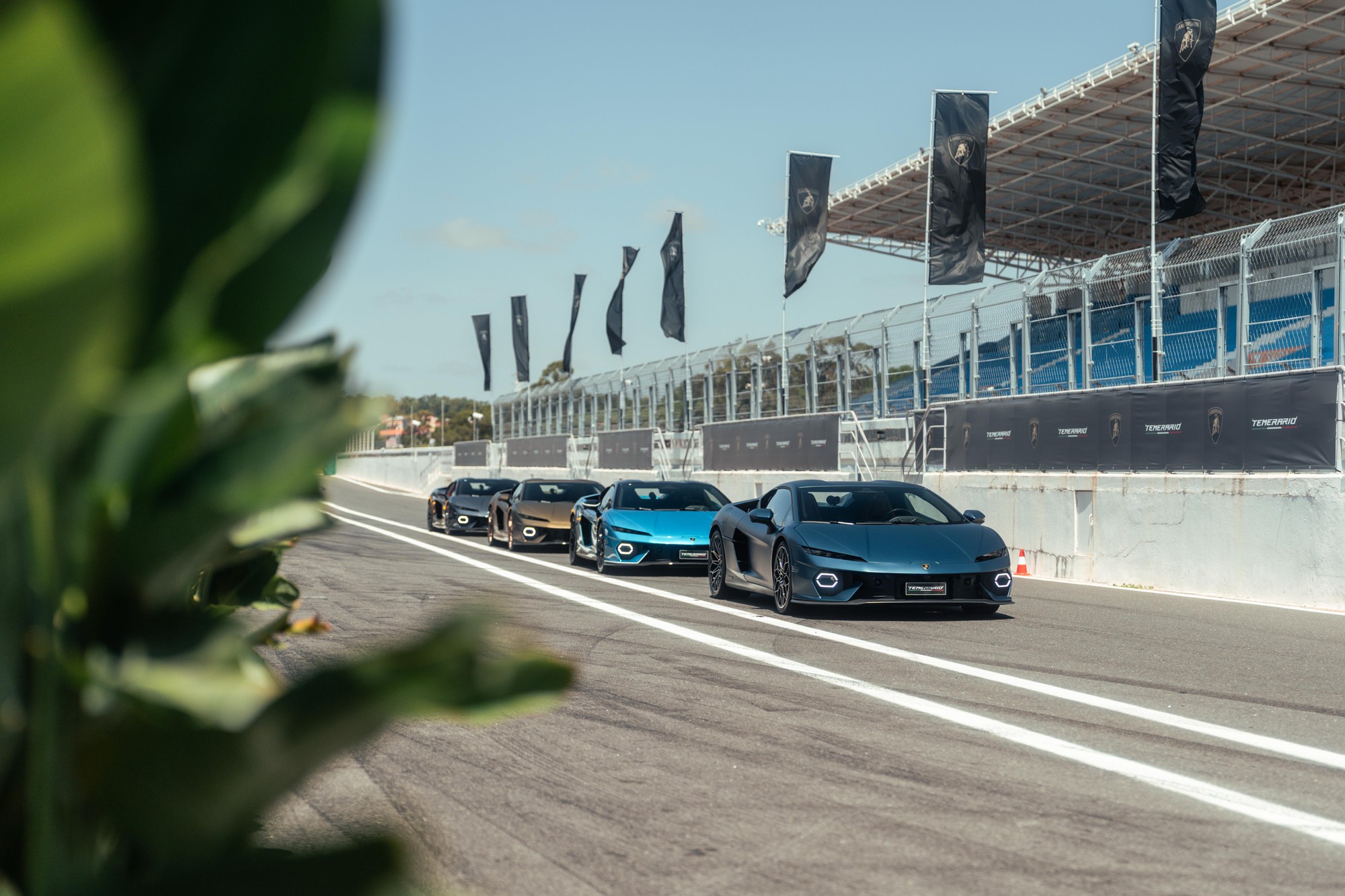 Lamborghini Temerario nhận đặt hàng tại Việt Nam: Giá từ gần 19,6 tỷ đồng, mạnh 907 mã lực, ra mắt ngay đầu năm sau- Ảnh 7. Lamborghini Temerario nhận đặt hàng tại Việt Nam: Giá từ gần 19,6 tỷ đồng, mạnh 907 mã lực, ra mắt ngay đầu năm sau- Ảnh 7.