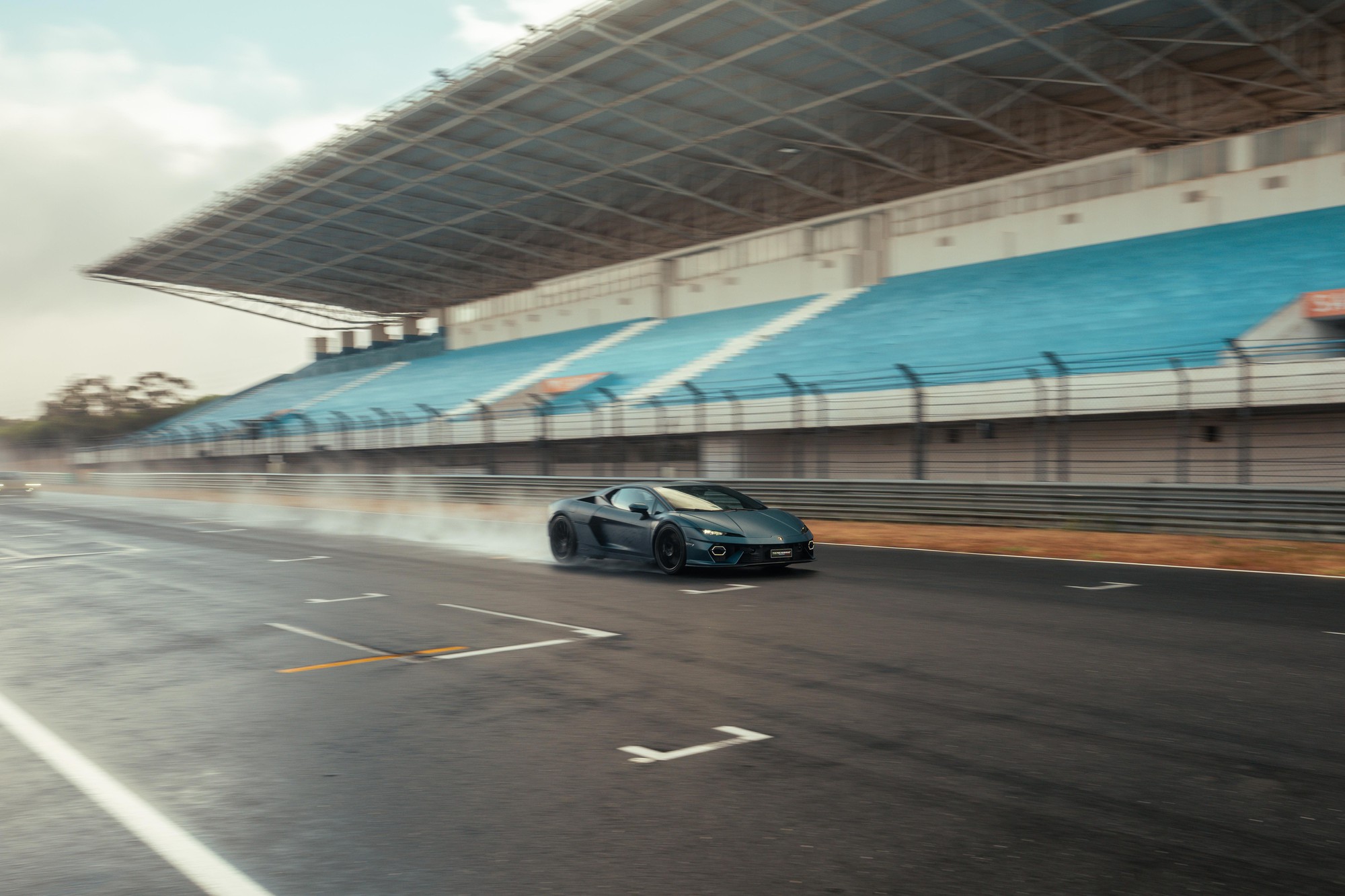 Lamborghini Temerario nhận đặt hàng tại Việt Nam: Giá từ gần 19,6 tỷ đồng, mạnh 907 mã lực, ra mắt ngay đầu năm sau- Ảnh 18. Lamborghini Temerario nhận đặt hàng tại Việt Nam: Giá từ gần 19,6 tỷ đồng, mạnh 907 mã lực, ra mắt ngay đầu năm sau- Ảnh 18.