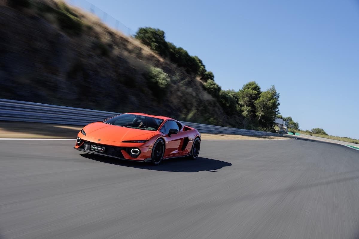 Lamborghini Temerario nhận đặt hàng tại Việt Nam: Giá từ gần 19,6 tỷ đồng, mạnh 907 mã lực, ra mắt ngay đầu năm sau- Ảnh 8. Lamborghini Temerario nhận đặt hàng tại Việt Nam: Giá từ gần 19,6 tỷ đồng, mạnh 907 mã lực, ra mắt ngay đầu năm sau- Ảnh 8.