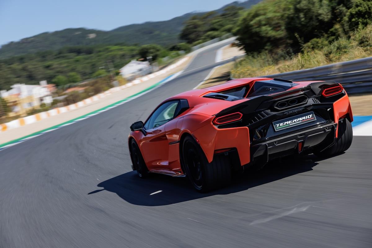 Lamborghini Temerario nhận đặt hàng tại Việt Nam: Giá từ gần 19,6 tỷ đồng, mạnh 907 mã lực, ra mắt ngay đầu năm sau- Ảnh 10. Lamborghini Temerario nhận đặt hàng tại Việt Nam: Giá từ gần 19,6 tỷ đồng, mạnh 907 mã lực, ra mắt ngay đầu năm sau- Ảnh 10.