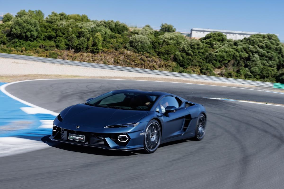 Lamborghini Temerario nhận đặt hàng tại Việt Nam: Giá từ gần 19,6 tỷ đồng, mạnh 907 mã lực, ra mắt ngay đầu năm sau- Ảnh 2. Lamborghini Temerario nhận đặt hàng tại Việt Nam: Giá từ gần 19,6 tỷ đồng, mạnh 907 mã lực, ra mắt ngay đầu năm sau- Ảnh 2.