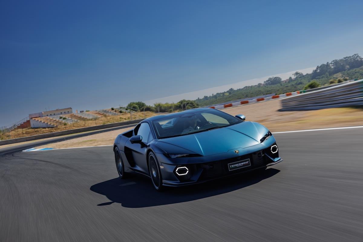 Lamborghini Temerario nhận đặt hàng tại Việt Nam: Giá từ gần 19,6 tỷ đồng, mạnh 907 mã lực, ra mắt ngay đầu năm sau- Ảnh 12. Lamborghini Temerario nhận đặt hàng tại Việt Nam: Giá từ gần 19,6 tỷ đồng, mạnh 907 mã lực, ra mắt ngay đầu năm sau- Ảnh 12.