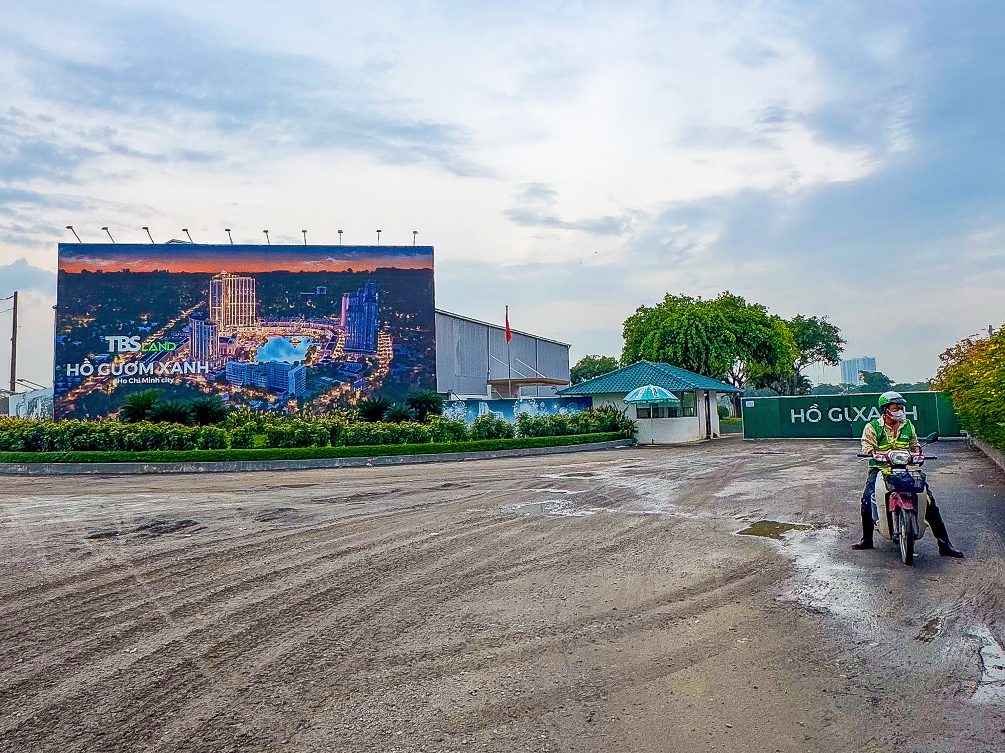 Toàn cảnh dự án một tỷ USD "Hồ Gươm Xanh" bỏ hoang hơn 20 năm nay có diễn biến mới- Ảnh 6. Toàn cảnh dự án một tỷ USD "Hồ Gươm Xanh" bỏ hoang hơn 20 năm nay có diễn biến mới- Ảnh 6.