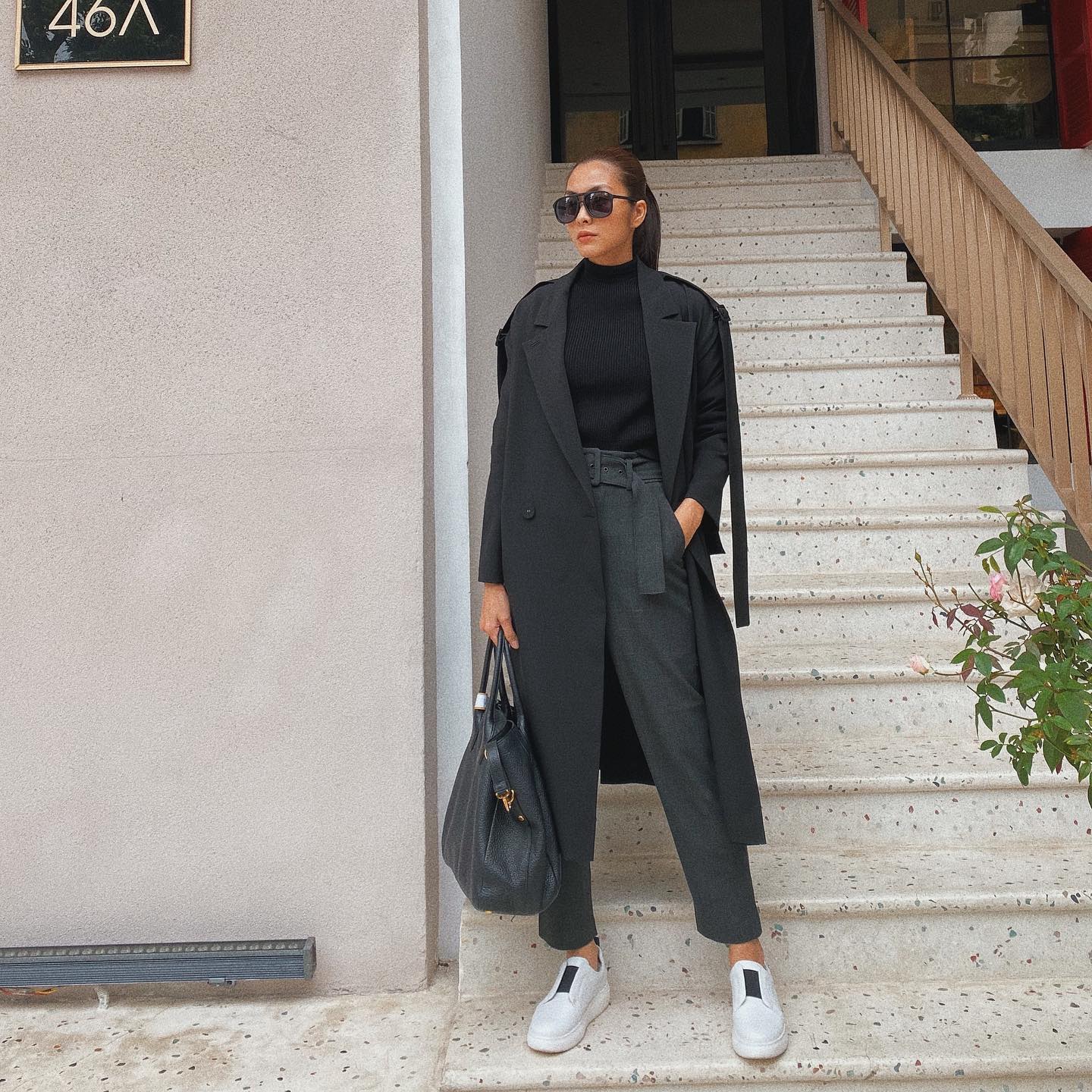 Chỉ cần sắm theo 4 kiểu áo khoác yêu thích của các mỹ nhân Việt, chị em sẽ mặc đẹp suốt mùa đông- Ảnh 7. Chỉ cần sắm theo 4 kiểu áo khoác yêu thích của các mỹ nhân Việt, chị em sẽ mặc đẹp suốt mùa đông- Ảnh 7.