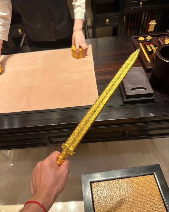 Cửa hàng vàng khiến 1,4 tỷ dân Trung Quốc lùng mua đến vỡ trận- Ảnh 3.