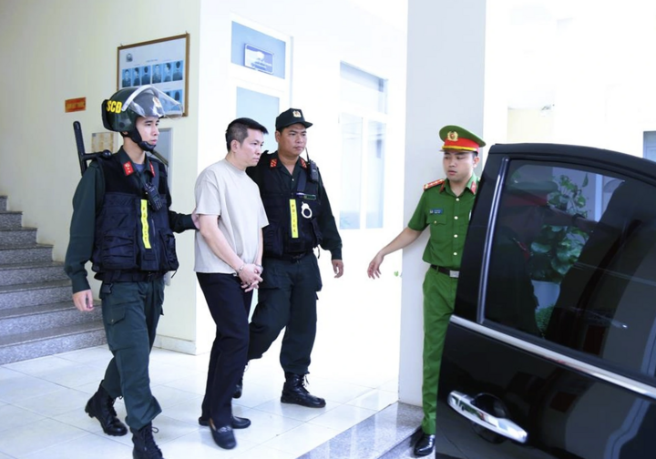 2 người bị bắt cùng chồng Đoàn Di Băng là ai?- Ảnh 2. 2 người bị bắt cùng chồng Đoàn Di Băng là ai?- Ảnh 2.