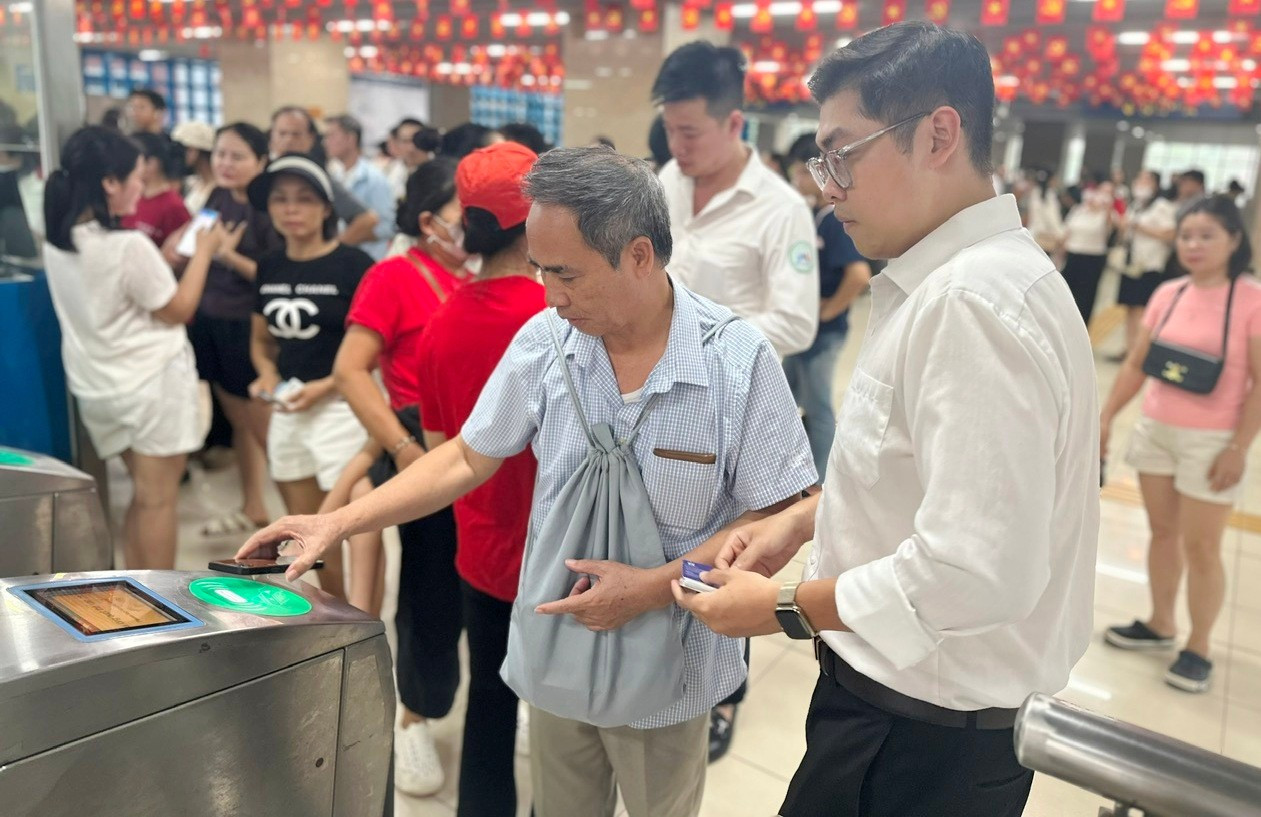 Dừng bán vé tháng, vé ngày trên tàu điện Cát Linh - Hà Đông từ ngày 10/11- Ảnh 1.