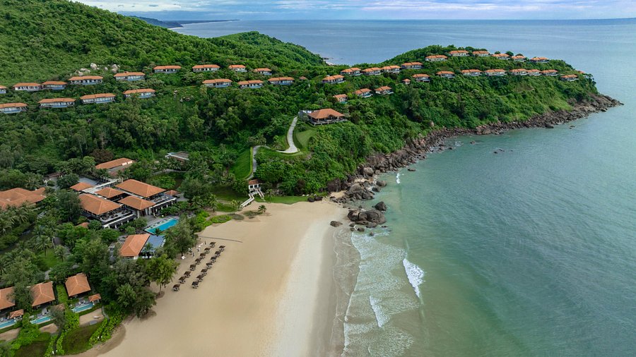 Khu nghỉ vừa được Michelin vinh danh, nằm bên rìa “vịnh biển đẹp nhất Việt Nam”, giá phòng gây bất ngờ- Ảnh 2.