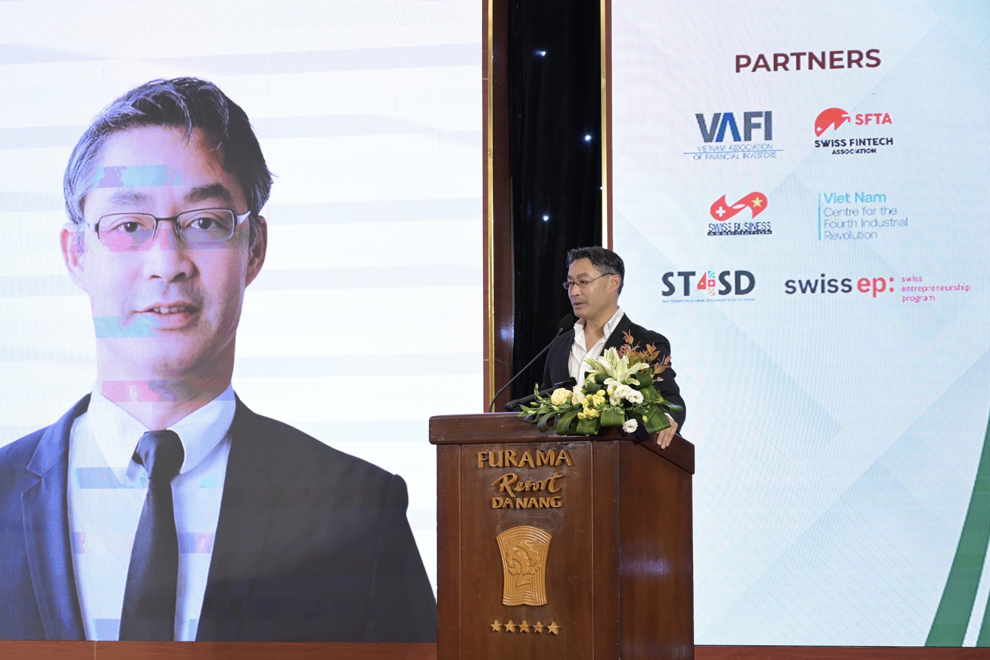 Long Châu đóng góp sáng kiến về y tế số tại Diễn đàn Kinh tế Thụy Sĩ – Việt Nam 2025- Ảnh 1. Long Châu đóng góp sáng kiến về y tế số tại Diễn đàn Kinh tế Thụy Sĩ – Việt Nam 2025- Ảnh 1.