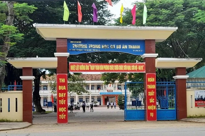 Người dân Quy Nhơn đổ xô mua thực phẩm dự trữ trước bão số 13- Ảnh 3. Người dân Quy Nhơn đổ xô mua thực phẩm dự trữ trước bão số 13- Ảnh 3.