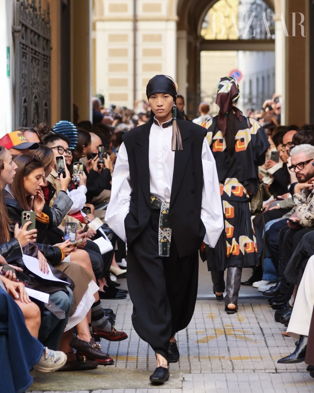 Cô gái "vượt mặt" Hoàng Thùy trình diễn cho show chính thức của Chanel là ai?- Ảnh 12.