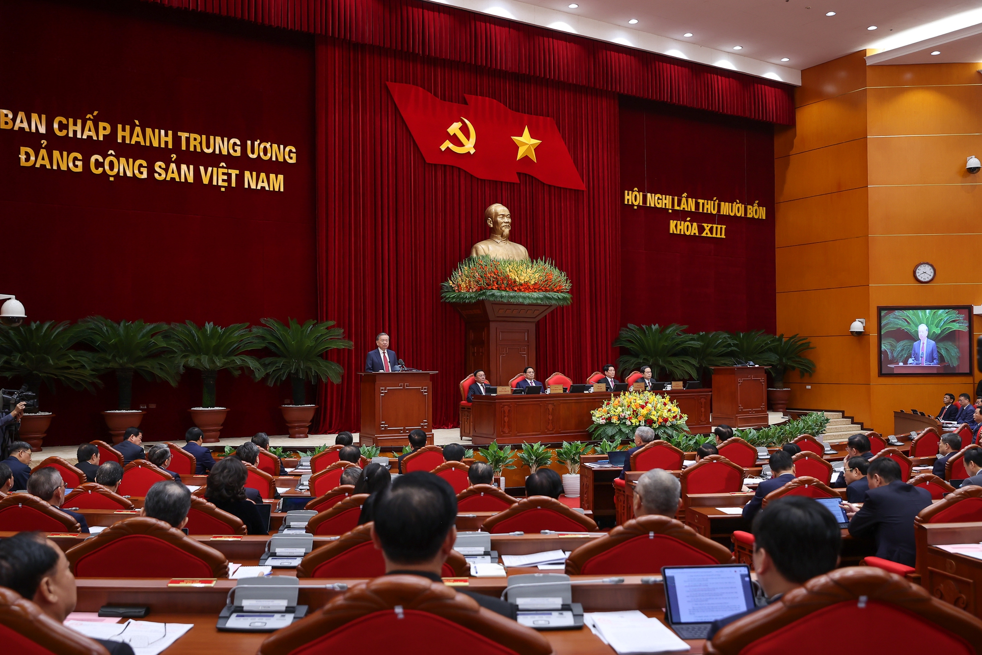 Trung ương lựa chọn nhân sự giới thiệu tham gia Bộ Chính trị, Ban Bí thư khóa XIV- Ảnh 4.