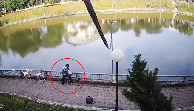 NÓNG: Thêm 1 vụ bạo lực học đường nghiêm trọng, nam sinh lớp 8 hành hung bạn học, đẩy nạn nhân rơi xuống hồ nước rồi bỏ đi!- Ảnh 1. NÓNG: Thêm 1 vụ bạo lực học đường nghiêm trọng, nam sinh lớp 8 hành hung bạn học, đẩy nạn nhân rơi xuống hồ nước rồi bỏ đi!- Ảnh 1.