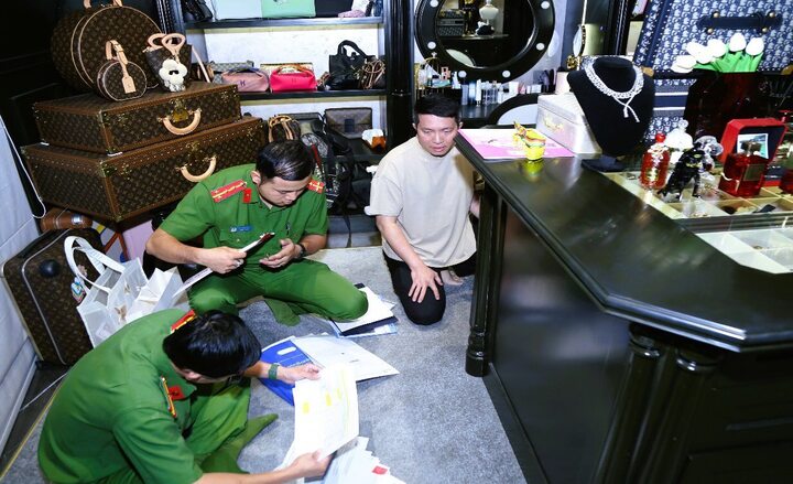 Chồng ca sĩ Đoàn Di Băng bị khởi tố, bắt giam để điều tra hành vi gì?- Ảnh 1.