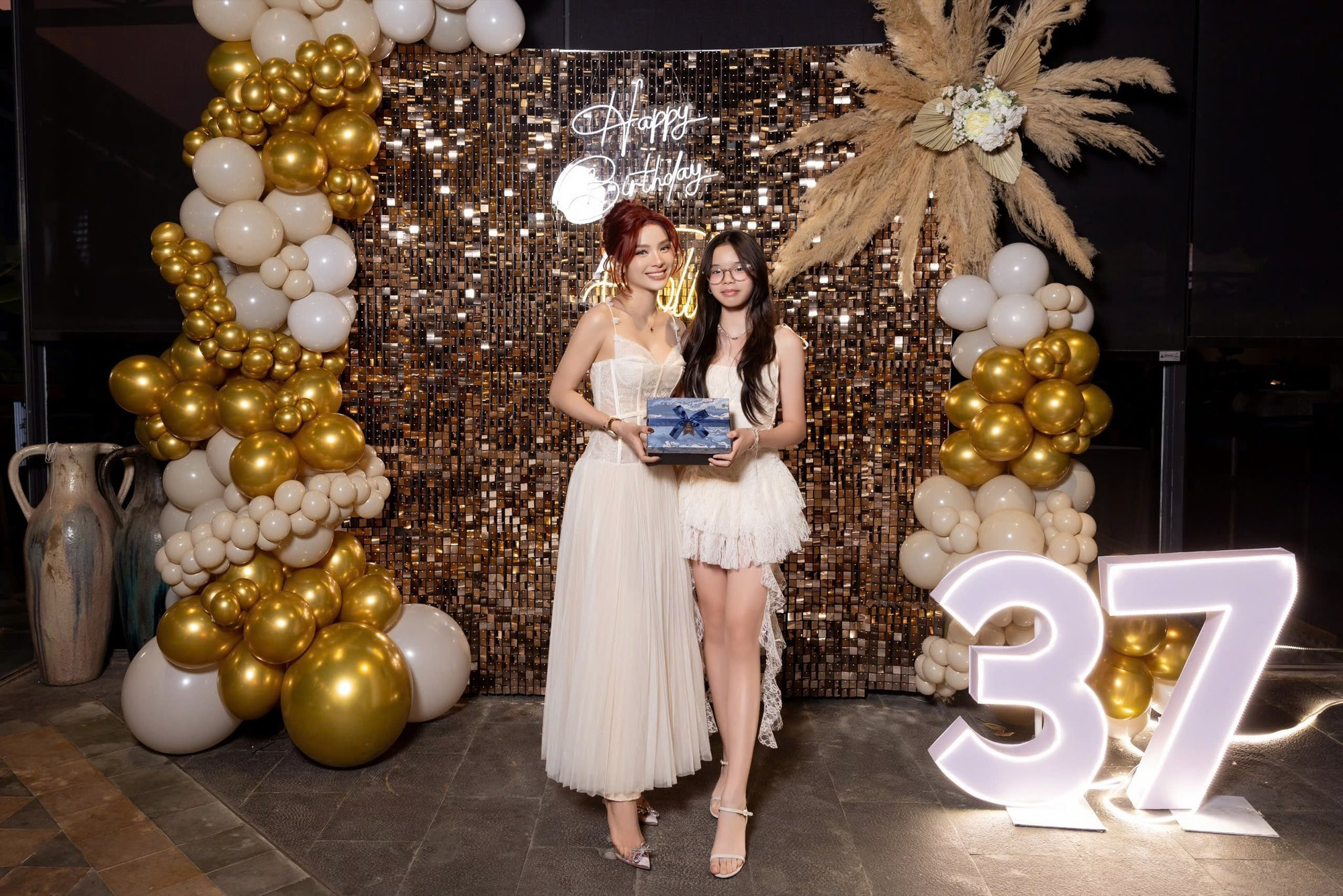 "Ái nữ" của Phương Trinh Jolie mới 12 tuổi đã cao gần bằng mẹ, chiếm trọn spotlight với đôi chân dài miên man- Ảnh 9.