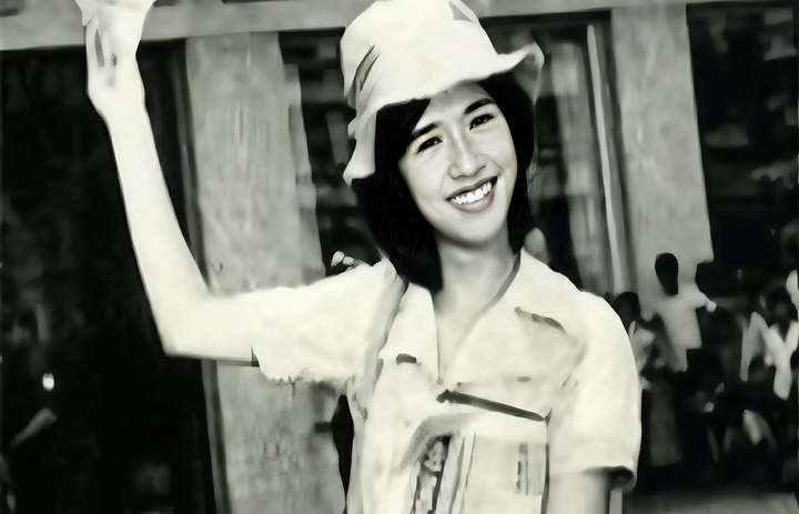 Cô bé bán báo 'Biệt động Sài Gòn': Làm tiếp viên hàng không, sống kín tiếng- Ảnh 1.