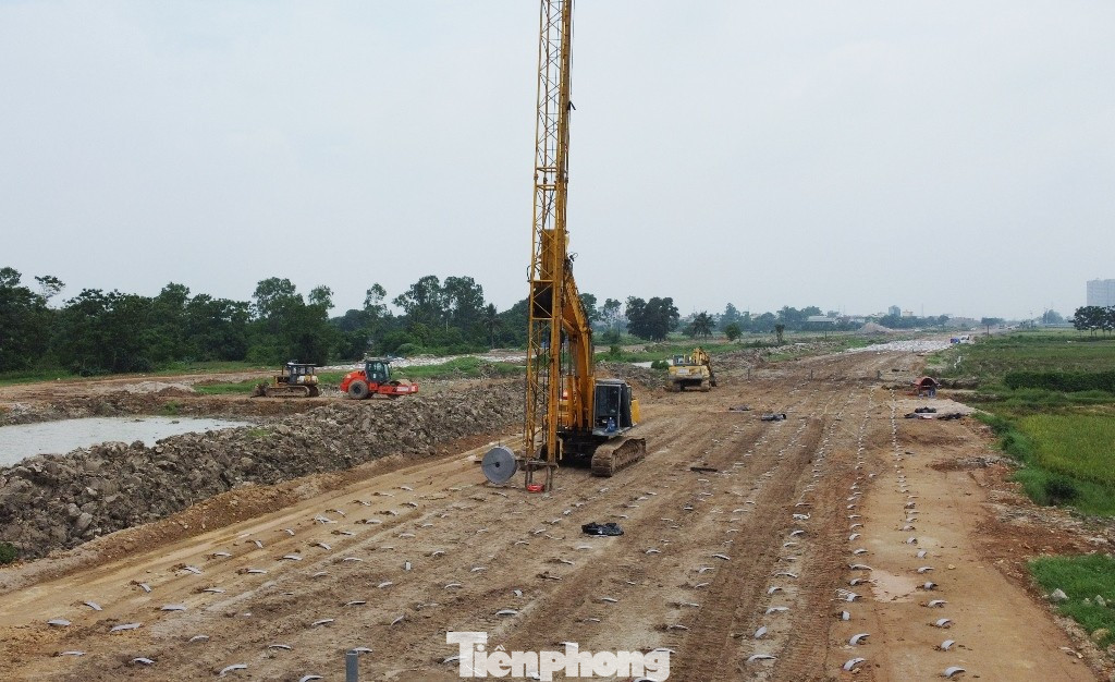 Hoàn thành 18 km đường song hành Vành đai 4 vào cuối năm nay- Ảnh 1.