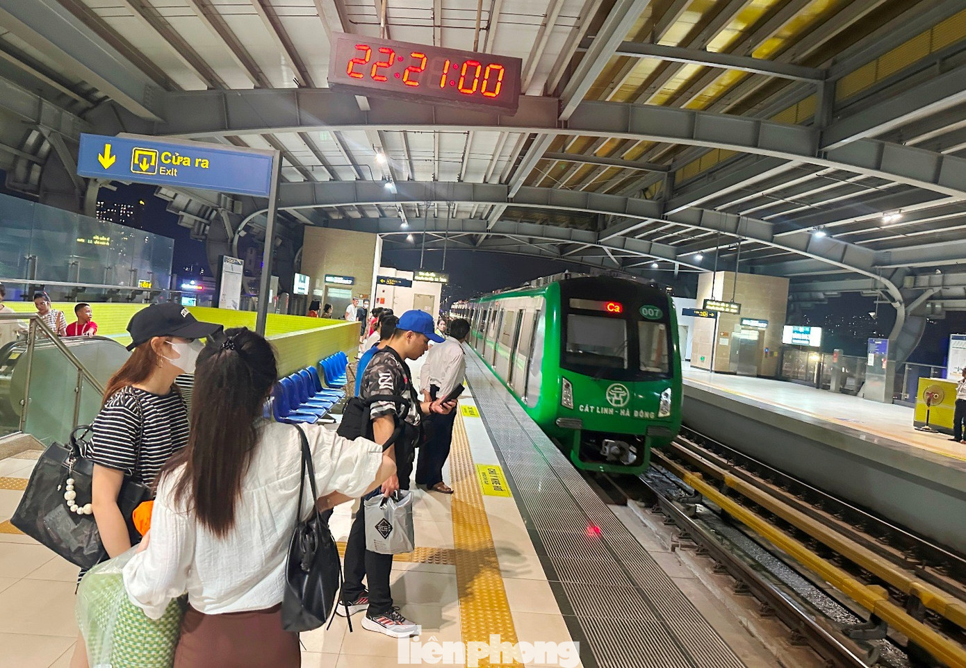 Từ 18/11 khách đi tàu điện Cát Linh - Hà Đông sẽ sử dụng vé 'một chạm'- Ảnh 1.