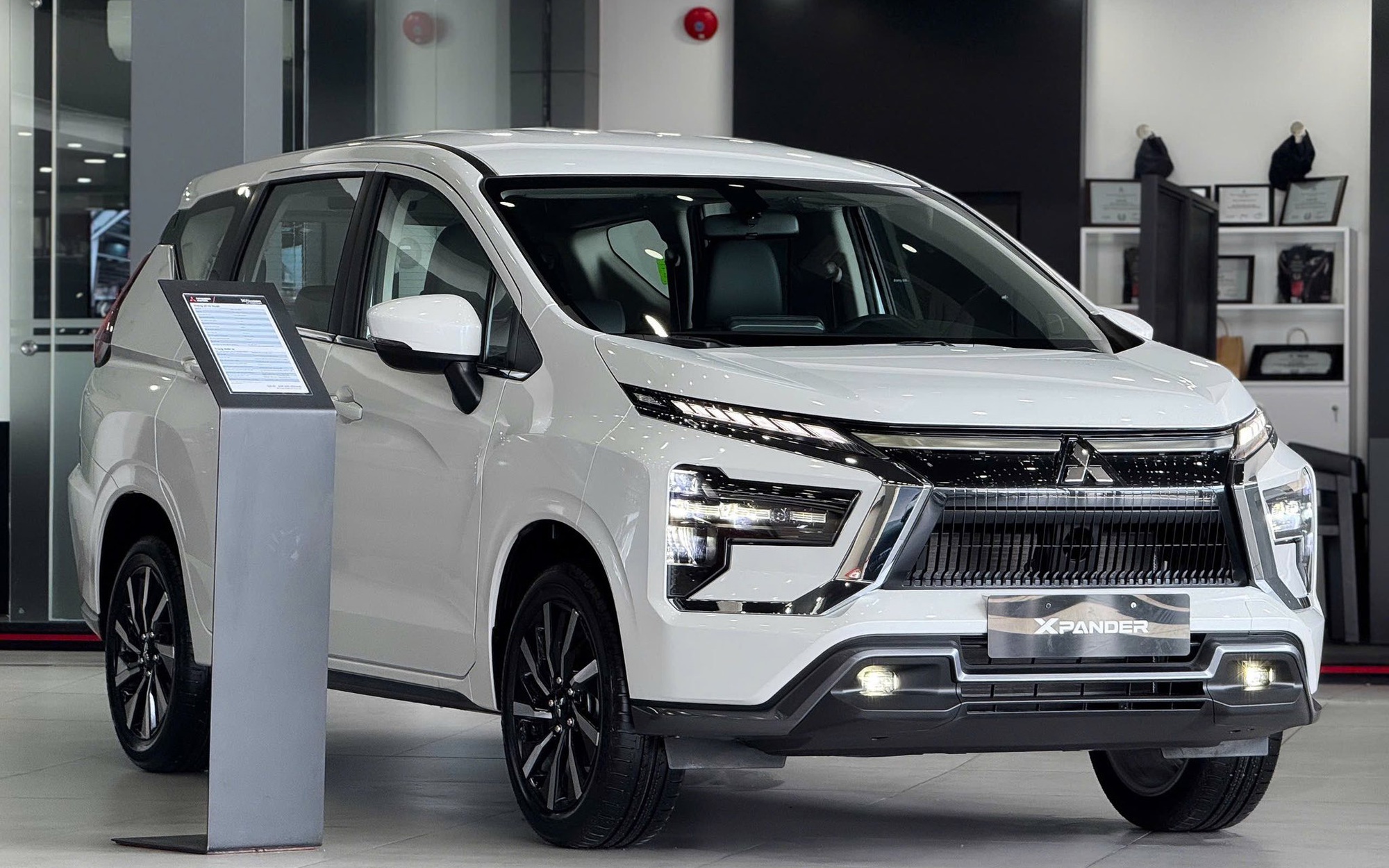 Mitsubishi Xpander đang rẻ kỷ lục tại Việt Nam: Còn từ dưới 500 triệu đồng nếu 'trừ hết', dễ hút thêm dân chạy dịch vụ- Ảnh 2.