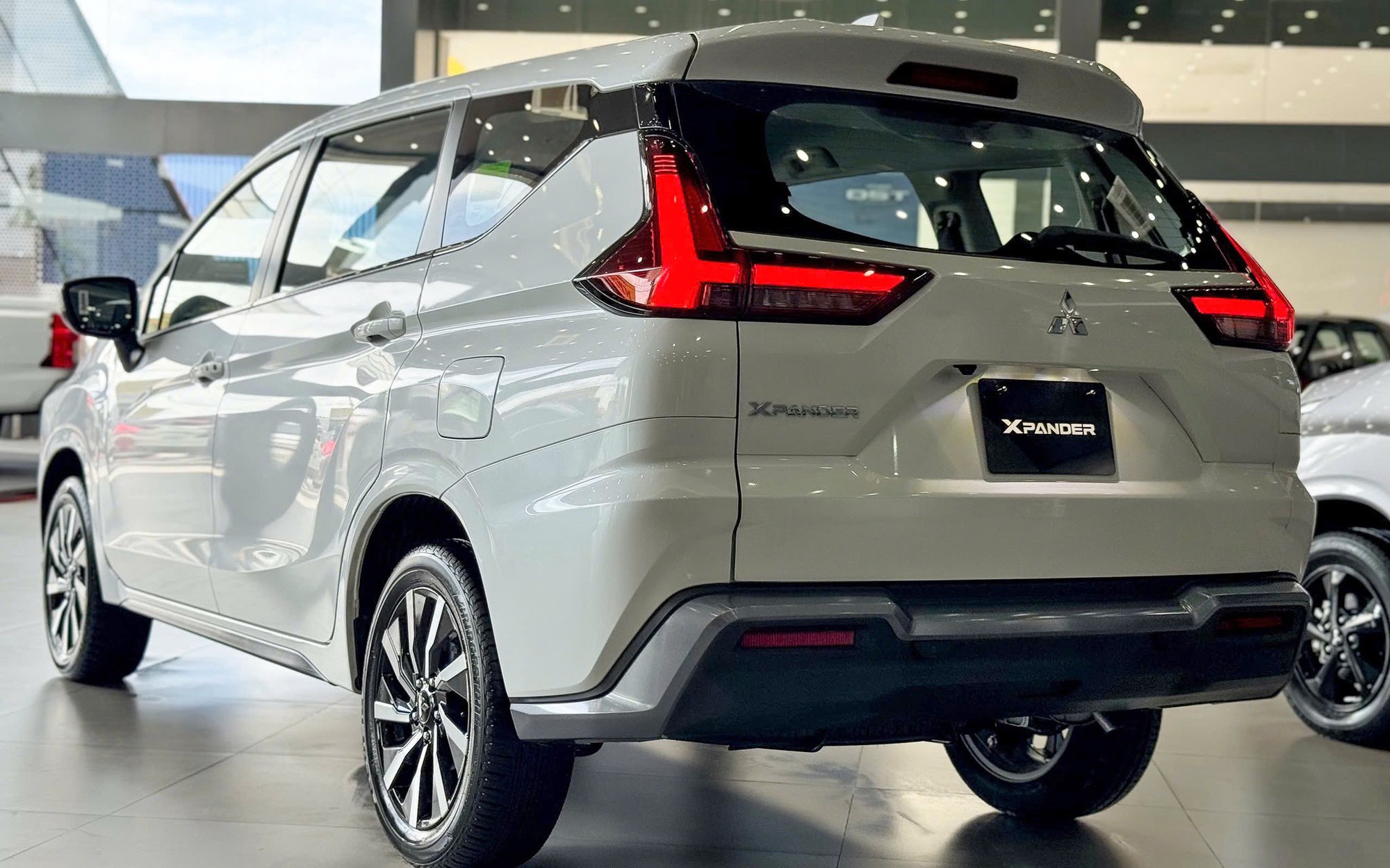 Mitsubishi Xpander đang rẻ kỷ lục tại Việt Nam: Còn từ dưới 500 triệu đồng nếu 'trừ hết', dễ hút thêm dân chạy dịch vụ- Ảnh 4.