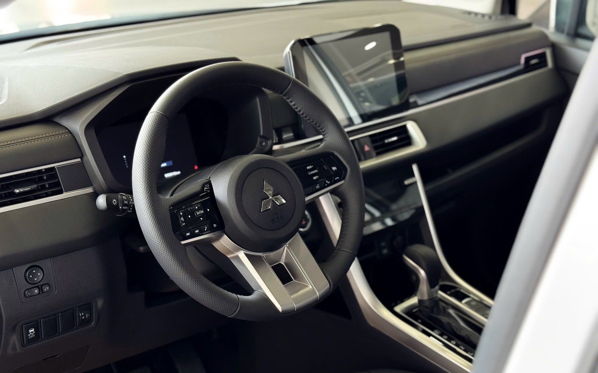 Mitsubishi Xpander đang rẻ kỷ lục tại Việt Nam: Còn từ dưới 500 triệu đồng nếu 'trừ hết', dễ hút thêm dân chạy dịch vụ- Ảnh 5.