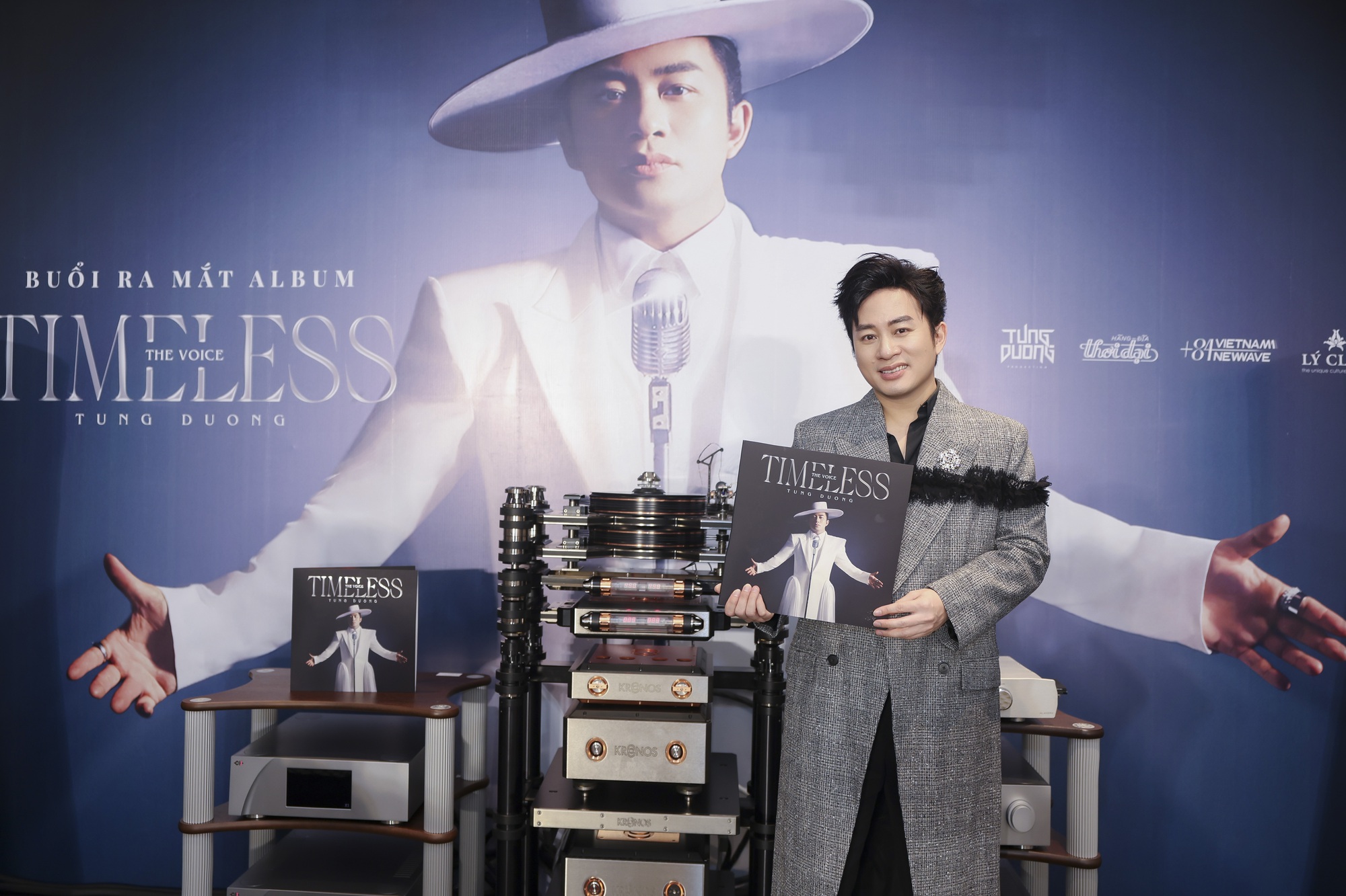 Tùng Dương đã để khán giả đợi hơn 10 năm- Ảnh 1. Tùng Dương đã để khán giả đợi hơn 10 năm- Ảnh 1.