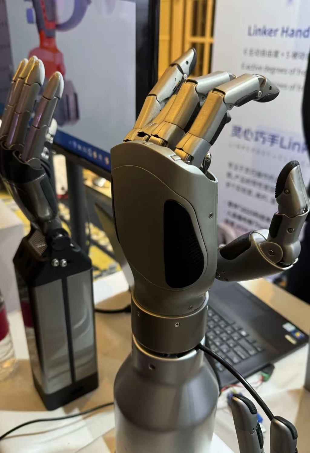 Trung Quốc tạo ra robot đến mức có thể Trung Quốc tạo ra robot đến mức có thể