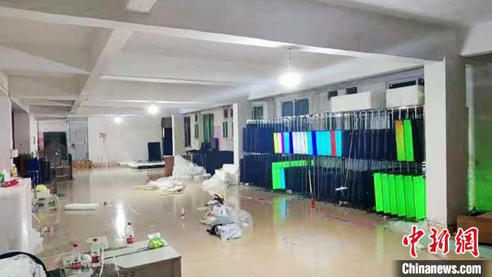 Công nghệ cao vào cuộc, công an triệt phá đường dây sản xuất buôn bán TV Xiaomi và Huawei giả quy mô 120 tỷ, tịch thu hơn 302 món đồ nhái- Ảnh 1.