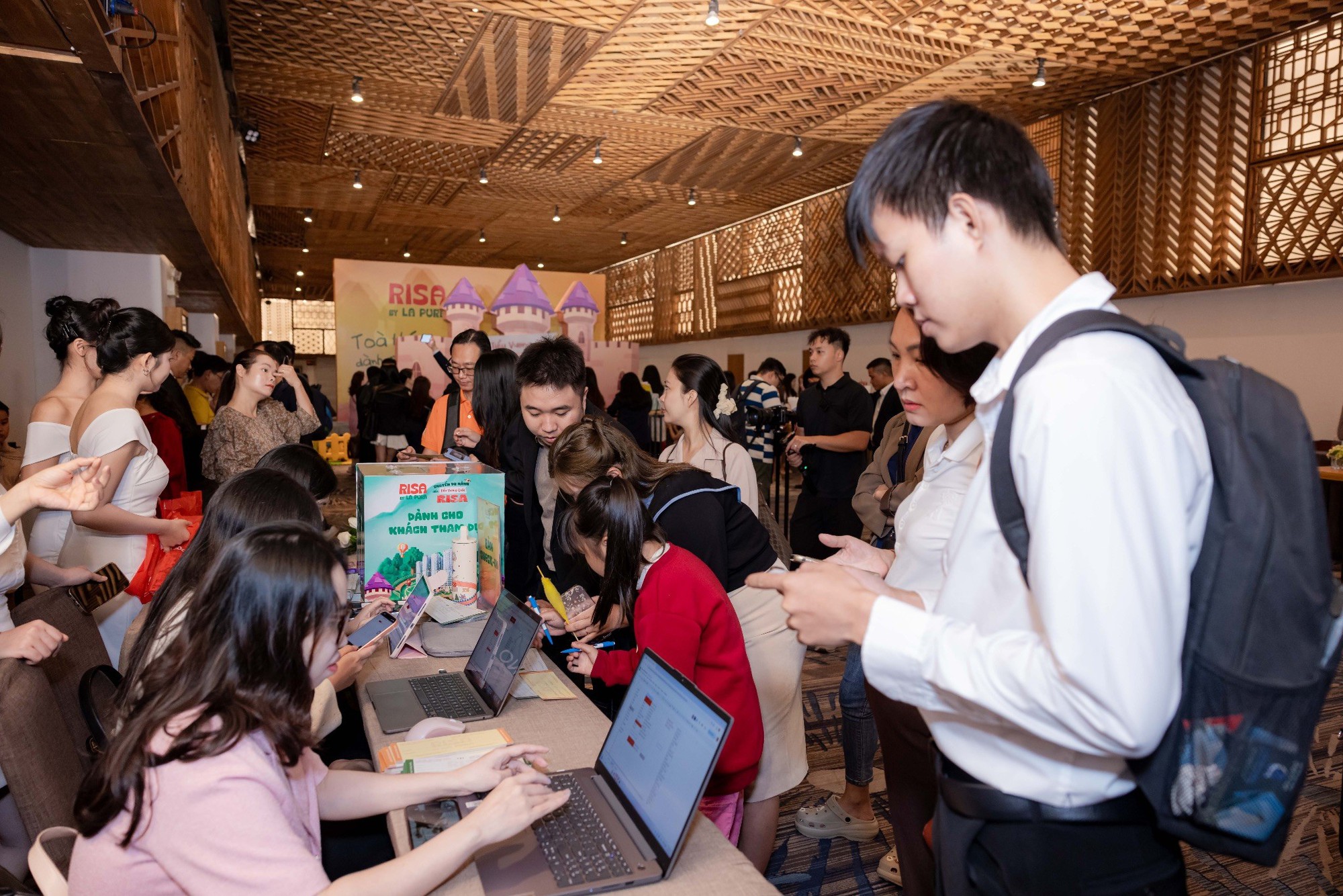 Vốn tích lũy 200-300 triệu đồng, cơ hội nào cho người trẻ có nhà?- Ảnh 1. Vốn tích lũy 200-300 triệu đồng, cơ hội nào cho người trẻ có nhà?- Ảnh 1.