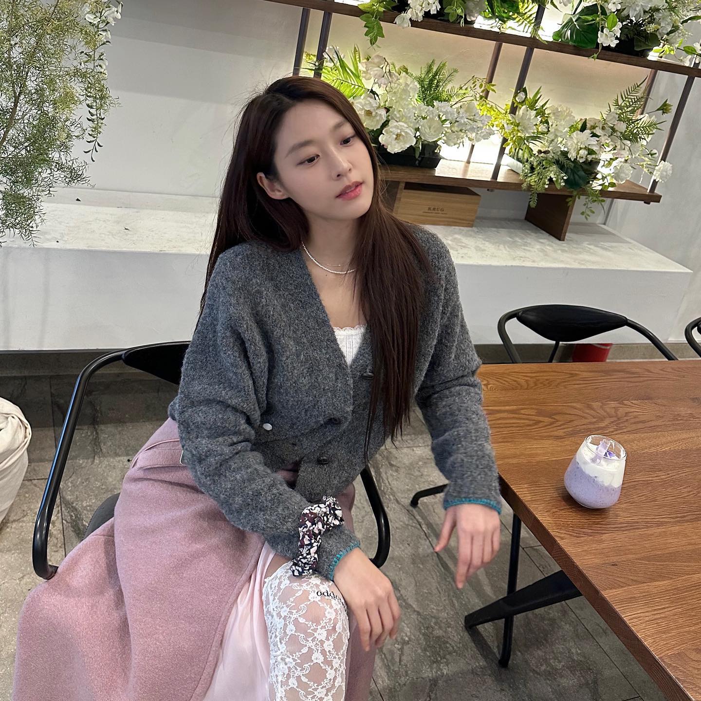 Sao Hàn luôn mặc đồ đơn giản nhưng rất sang, tất cả là nhờ 5 item- Ảnh 9. Sao Hàn luôn mặc đồ đơn giản nhưng rất sang, tất cả là nhờ 5 item- Ảnh 9.