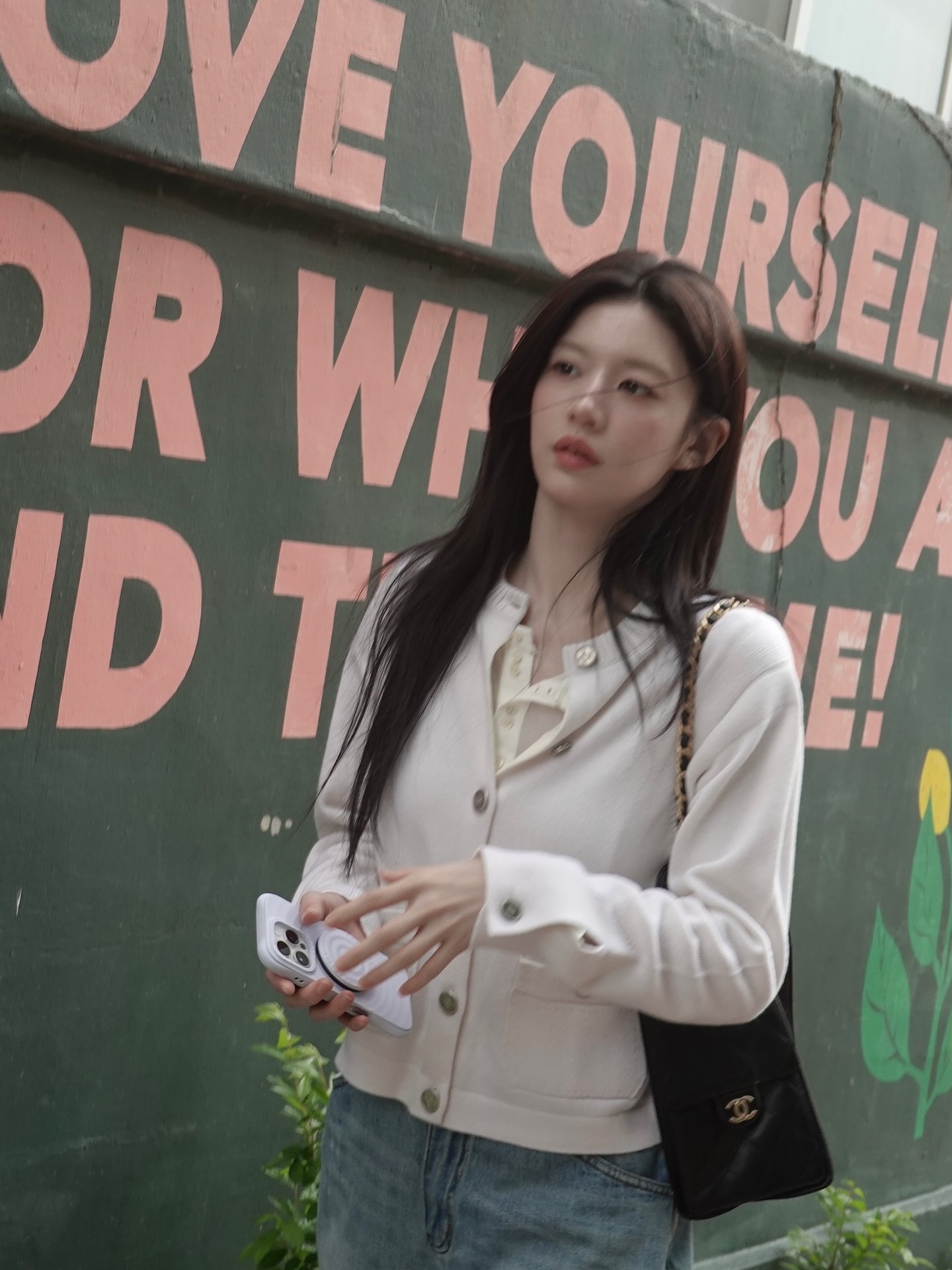 Sao Hàn luôn mặc đồ đơn giản nhưng rất sang, tất cả là nhờ 5 item- Ảnh 10. Sao Hàn luôn mặc đồ đơn giản nhưng rất sang, tất cả là nhờ 5 item- Ảnh 10.