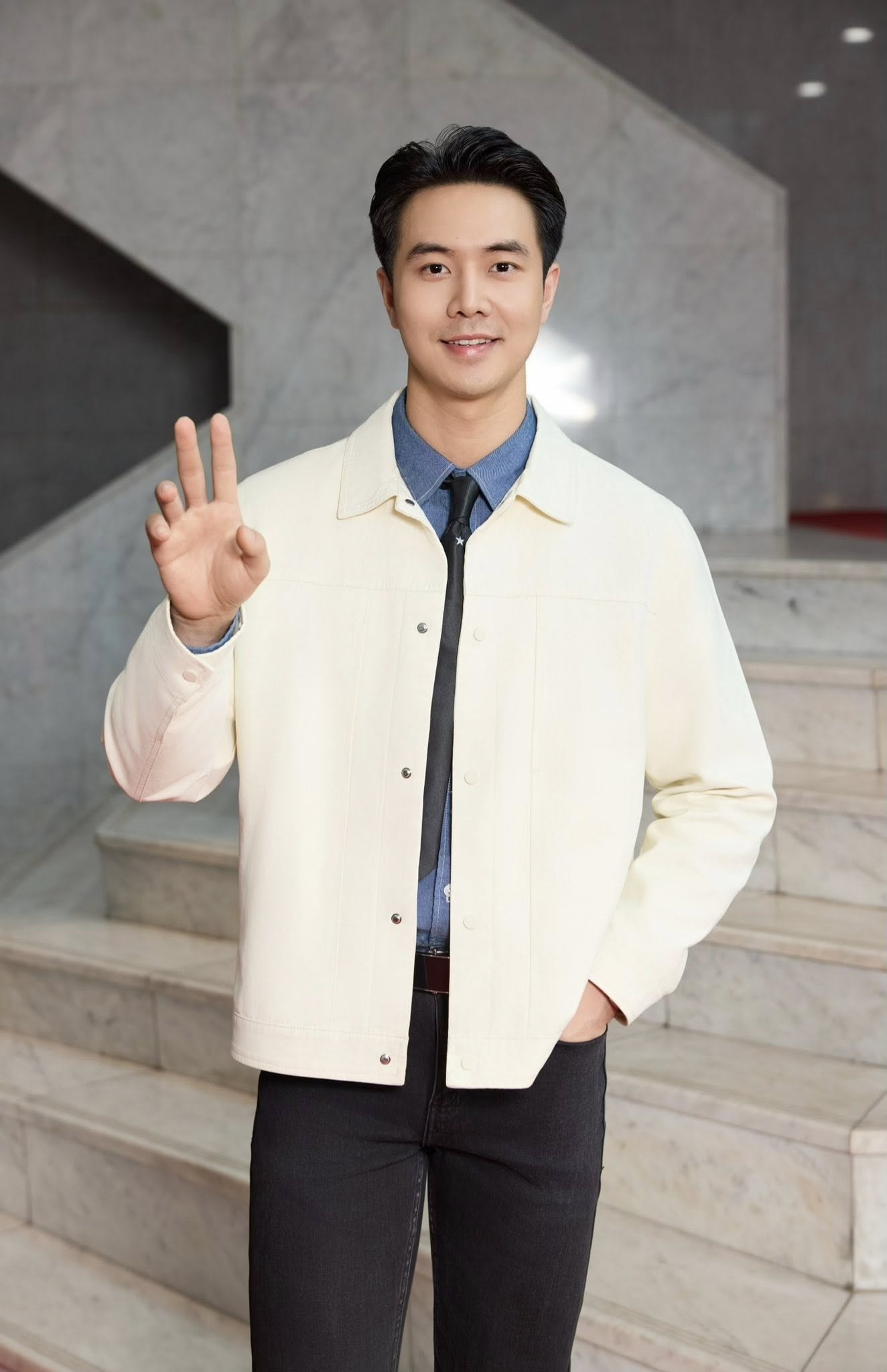 Sao nam đóng cùng lúc 2 phim Việt giờ vàng hot nhất hiện tại, đổi mỗi kiểu tóc mà nhìn như người khác- Ảnh 5. Sao nam đóng cùng lúc 2 phim Việt giờ vàng hot nhất hiện tại, đổi mỗi kiểu tóc mà nhìn như người khác- Ảnh 5.