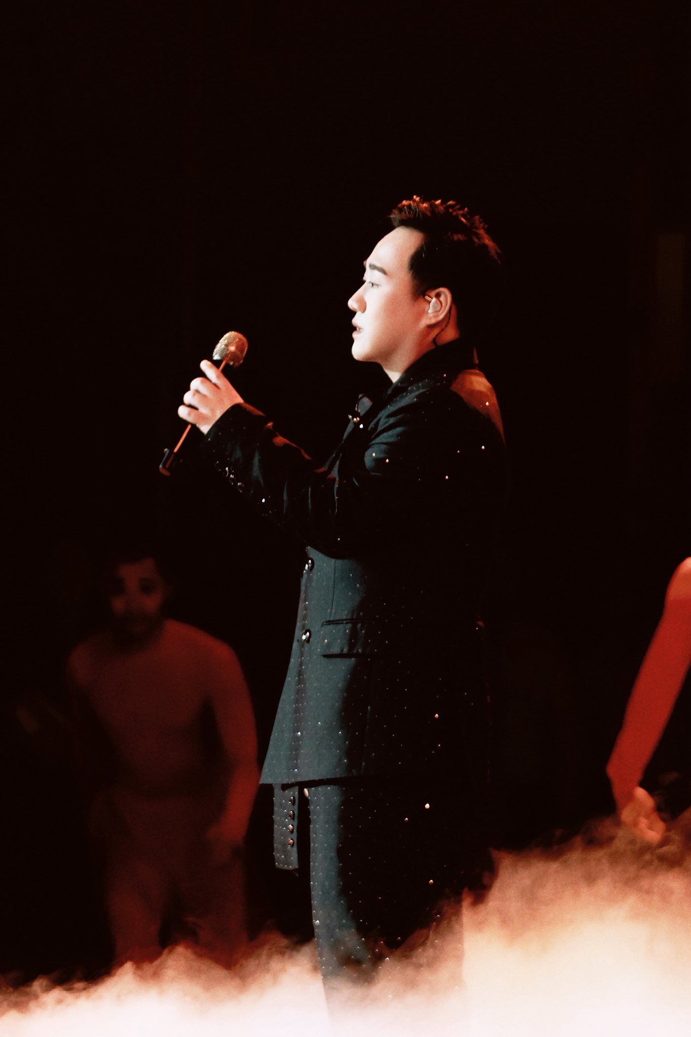 Nam ca sĩ sở hữu nhiều nhà, có mối tình kéo dài chỉ 10 ngày, U40 chưa vợ con- Ảnh 1.