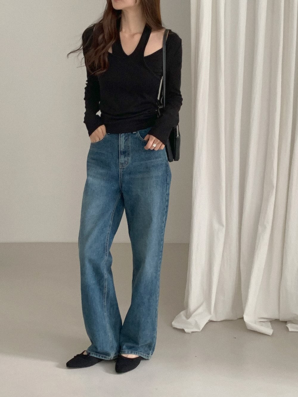 Mùa đông diện đồ màu đen rất hợp nhưng phải mix theo 4 cách này mới chuẩn đẹp, không sợ già- Ảnh 2. Mùa đông diện đồ màu đen rất hợp nhưng phải mix theo 4 cách này mới chuẩn đẹp, không sợ già- Ảnh 2.