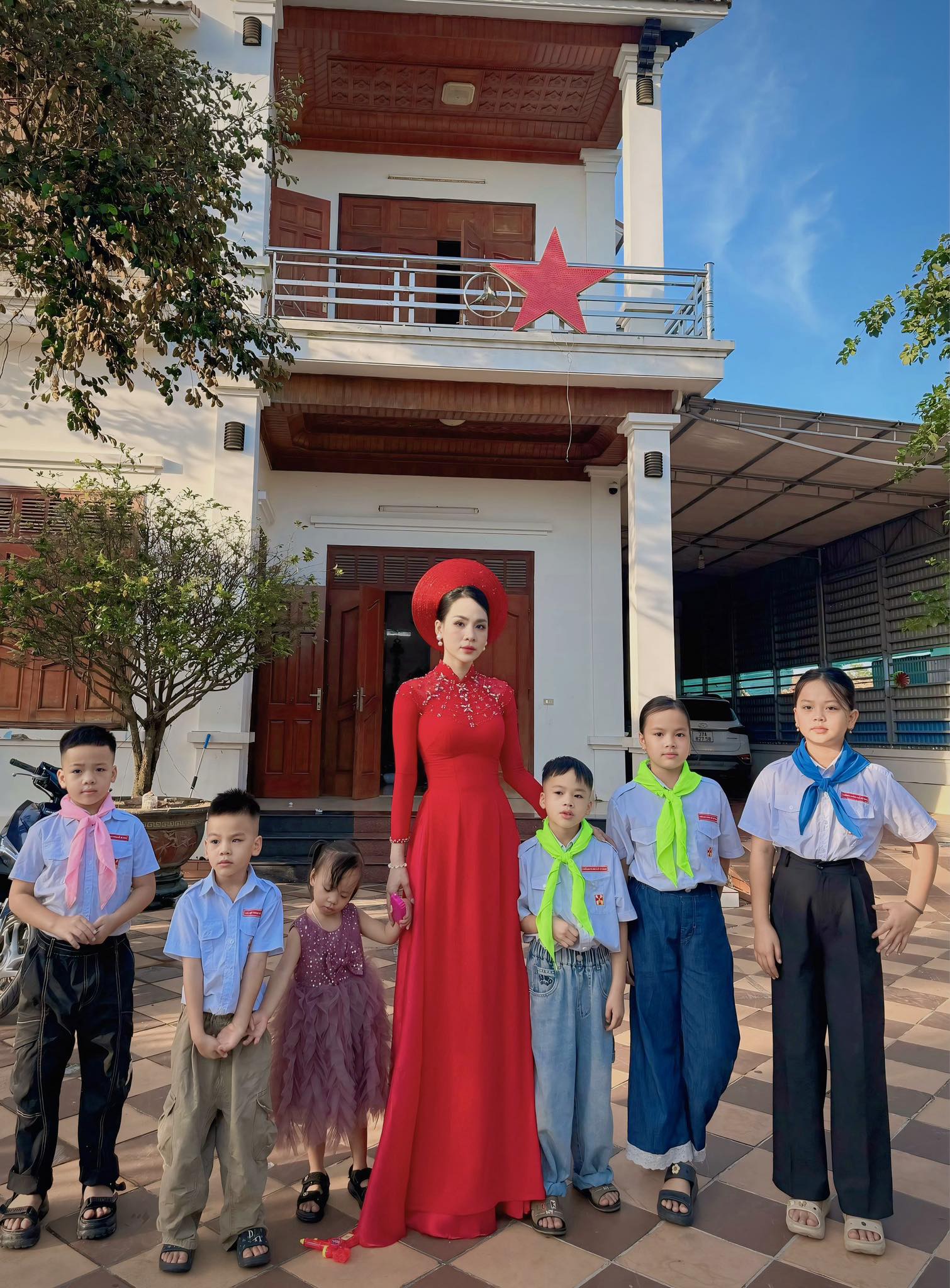 Mẹ 34 tuổi ở Nghệ An sinh 6 con, chồng đi làm xa một mình “cân” hết, chi phí nuôi con mới choáng- Ảnh 1. Mẹ 34 tuổi ở Nghệ An sinh 6 con, chồng đi làm xa một mình “cân” hết, chi phí nuôi con mới choáng- Ảnh 1.