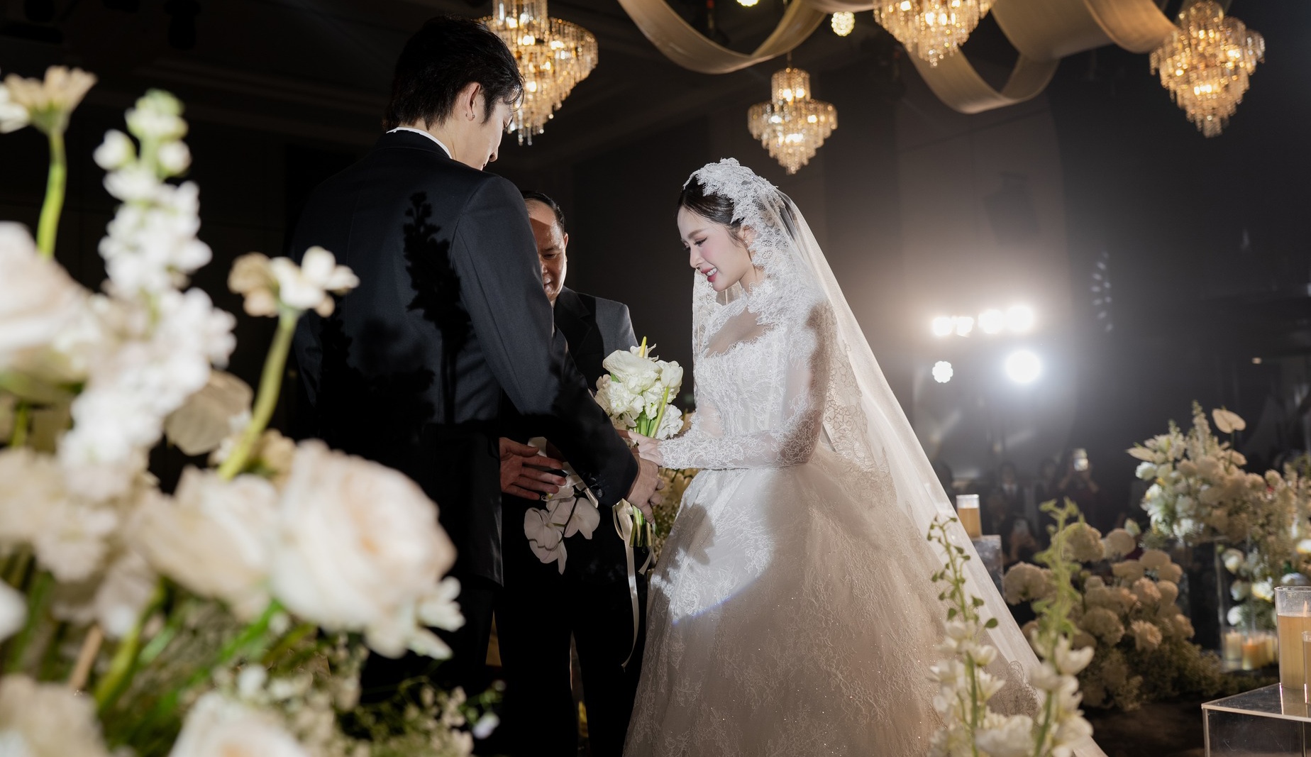 Đám cưới diễn viên Đình Tú - Ngọc Huyền: Dâu rể gấp đôi visual, Quỳnh Nga và dàn mỹ nhân Vbiz đổ bộ- Ảnh 10.