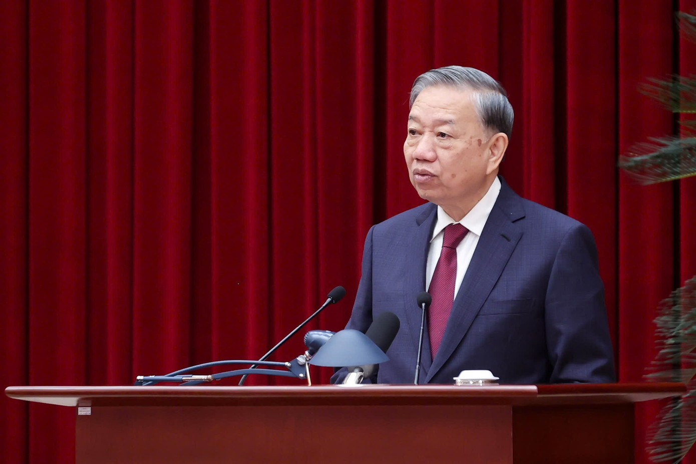 Nhân sự giới thiệu tham gia Bộ Chính trị, Ban Bí thư khóa XIV phải có tầm nhìn chiến lược quốc gia- Ảnh 1.