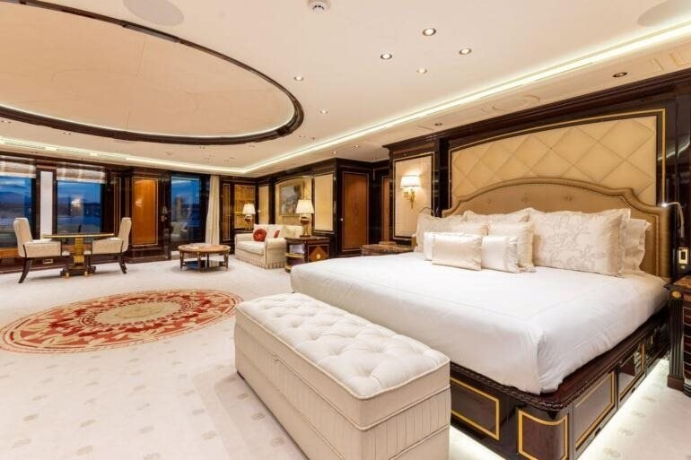 Trong phiên đấu giá mà người tham gia cần có tài sản ít nhất 500 triệu USD, một siêu du thuyền bị tịch thu của Nga trị giá không dưới 300 triệu USD vừa được bán với giá cực ‘rẻ’- Ảnh 4.