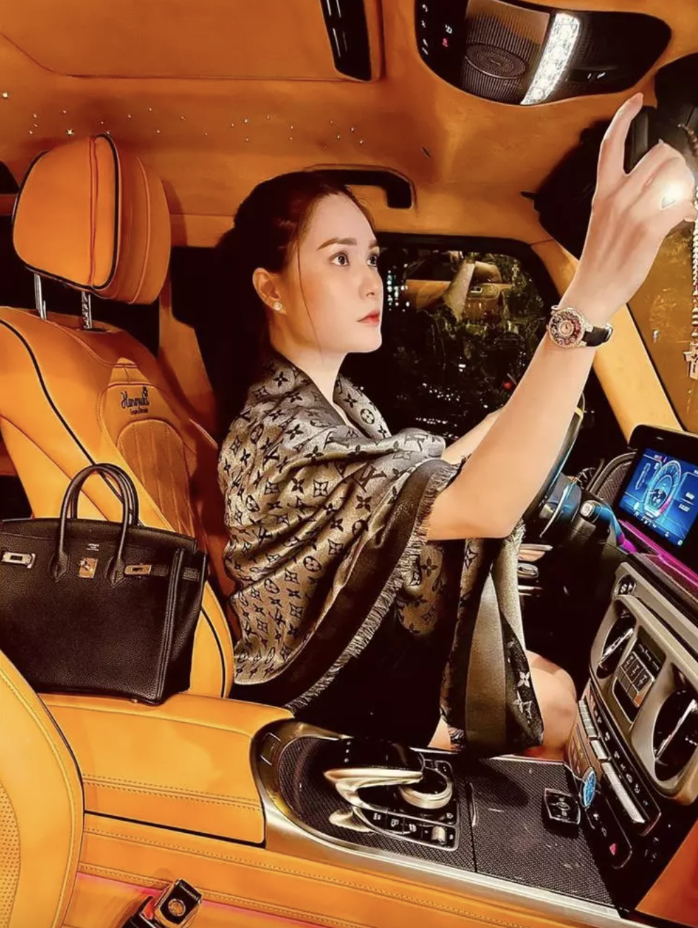 BST túi hàng hiệu của Đoàn Di Băng: Hermès đựng cún cưng, Dior và Chanel để đi chợ- Ảnh 18.