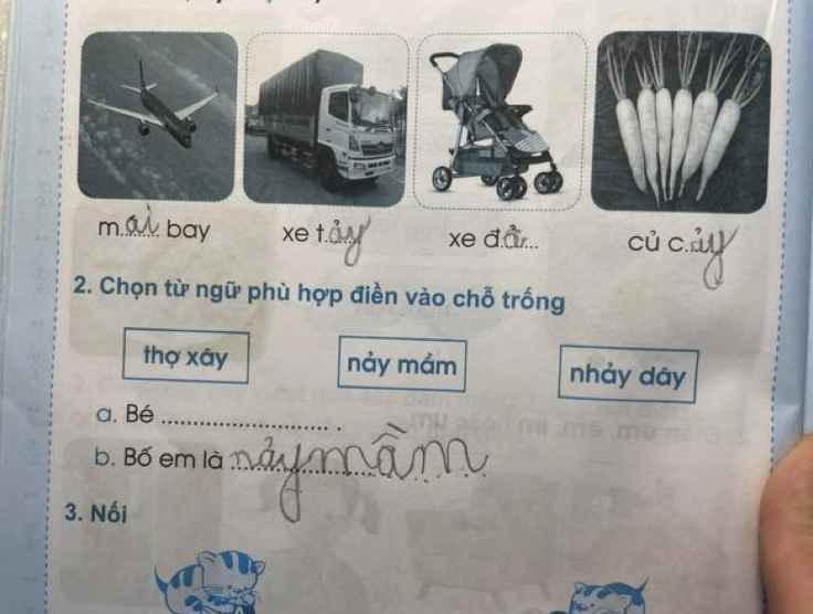 Bài tập Tiếng Việt của học sinh lớp 1 khiến phụ huynh "đau đầu": "Nhà tôi vậy, nhà bạn cũng thế thôi"- Ảnh 1. Bài tập Tiếng Việt của học sinh lớp 1 khiến phụ huynh "đau đầu": "Nhà tôi vậy, nhà bạn cũng thế thôi"- Ảnh 1.