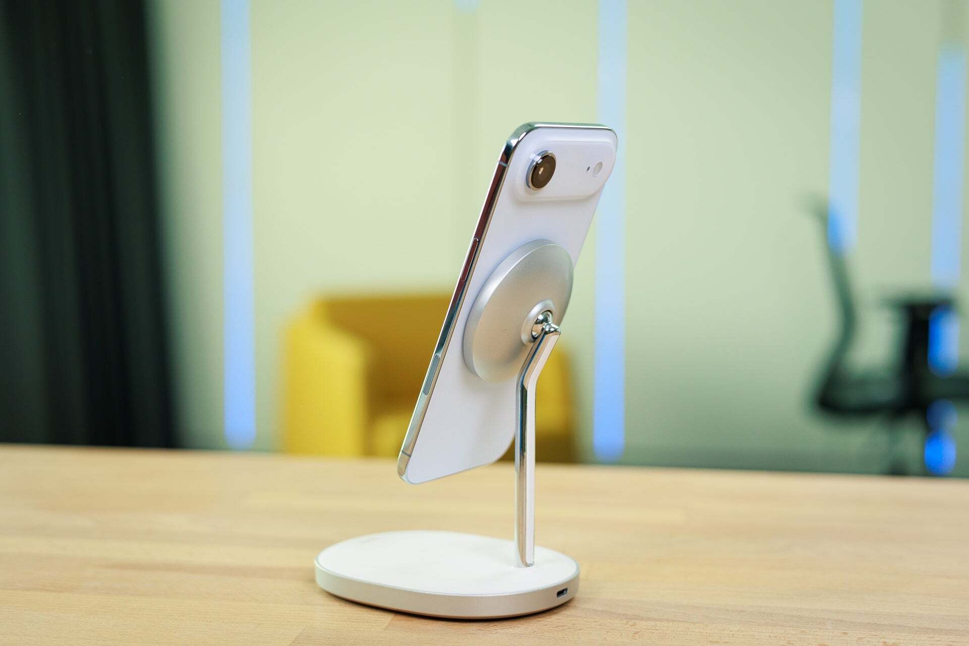 iPhone 17 Pro Max quá mềm- Ảnh 3. iPhone 17 Pro Max quá mềm- Ảnh 3.