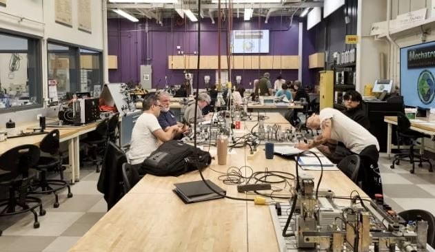 Nước Mỹ sắp mất hàng chục nghìn nhân tài STEM mỗi năm, gần 500.000 việc làm sản xuất công nghệ cao chưa được lấp đầy: Chuyện gì đây?- Ảnh 1.