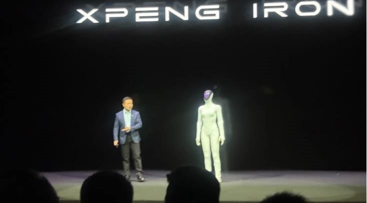 Một công ty xe điện Trung Quốc vừa ra mắt taxi robot, robot hình người với chip AI tự phát triển- Ảnh 2.