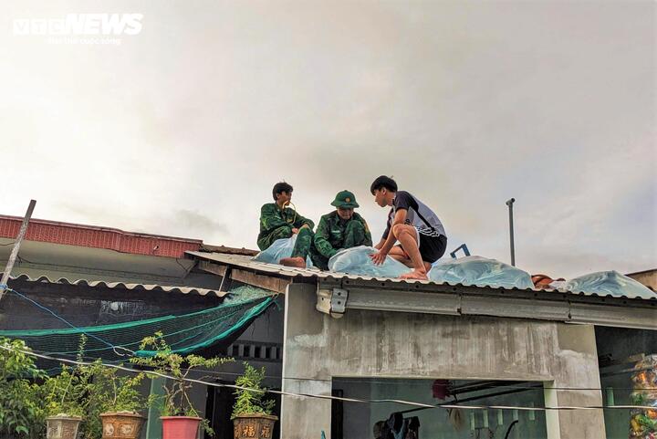 Muôn cách bảo vệ tài sản của người dân Gia Lai, Đắk Lắk trước bão Kalmaegi- Ảnh 6.