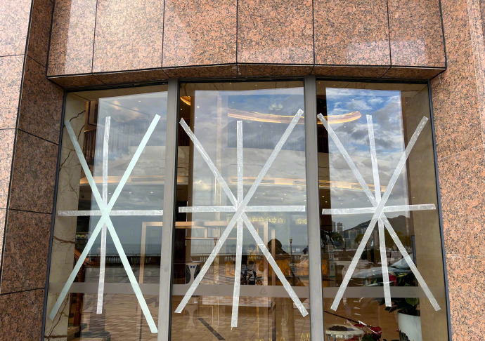 Gấp: 5 cách gia cố nhà cửa VÔ DỤNG khi bão đến, xem và tránh ngay khi còn có thể!- Ảnh 2. Gấp: 5 cách gia cố nhà cửa VÔ DỤNG khi bão đến, xem và tránh ngay khi còn có thể!- Ảnh 2.