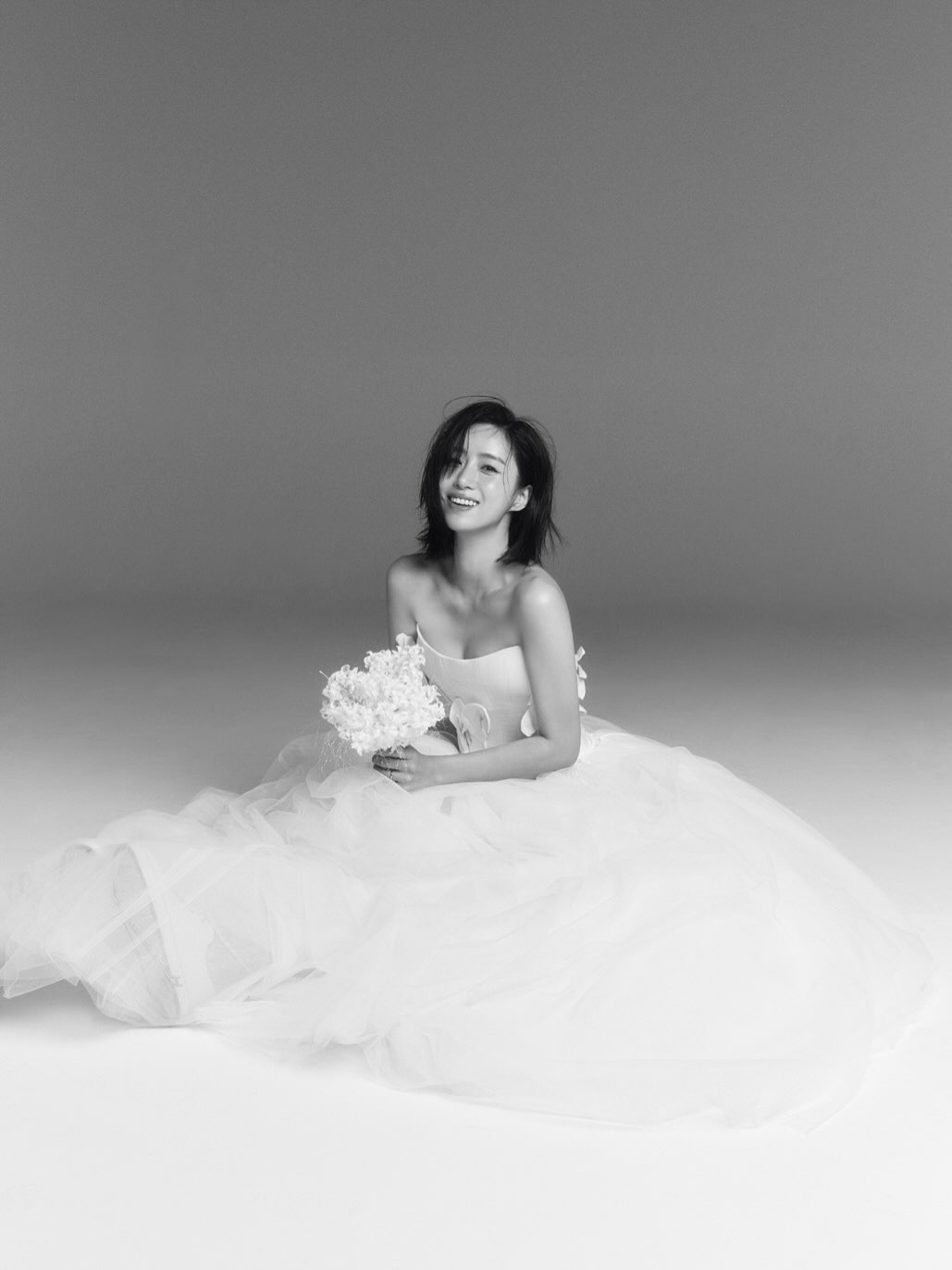 Chị Đẹp trong nhóm nhạc tuổi thơ lên xe hoa thật rồi, còn cầm hoa cưới đắt nhất thế giới- Ảnh 6. Chị Đẹp trong nhóm nhạc tuổi thơ lên xe hoa thật rồi, còn cầm hoa cưới đắt nhất thế giới- Ảnh 6.