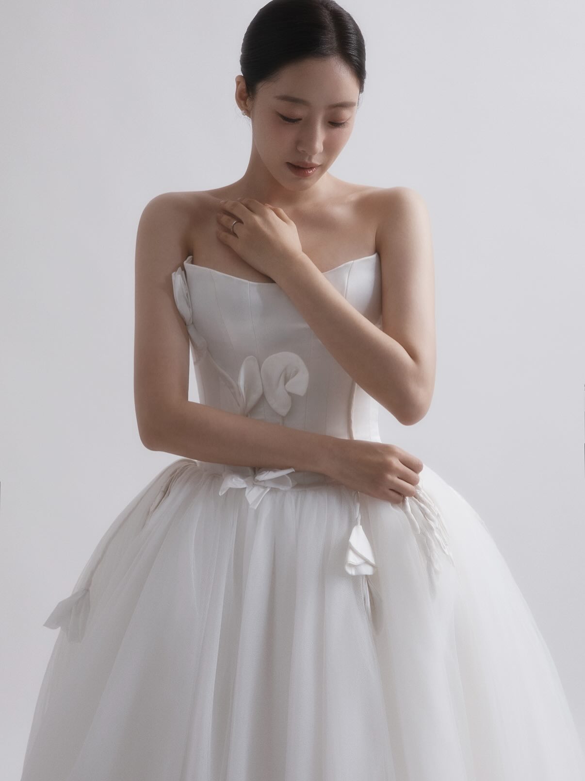 Chị Đẹp trong nhóm nhạc tuổi thơ lên xe hoa thật rồi, còn cầm hoa cưới đắt nhất thế giới- Ảnh 4. Chị Đẹp trong nhóm nhạc tuổi thơ lên xe hoa thật rồi, còn cầm hoa cưới đắt nhất thế giới- Ảnh 4.