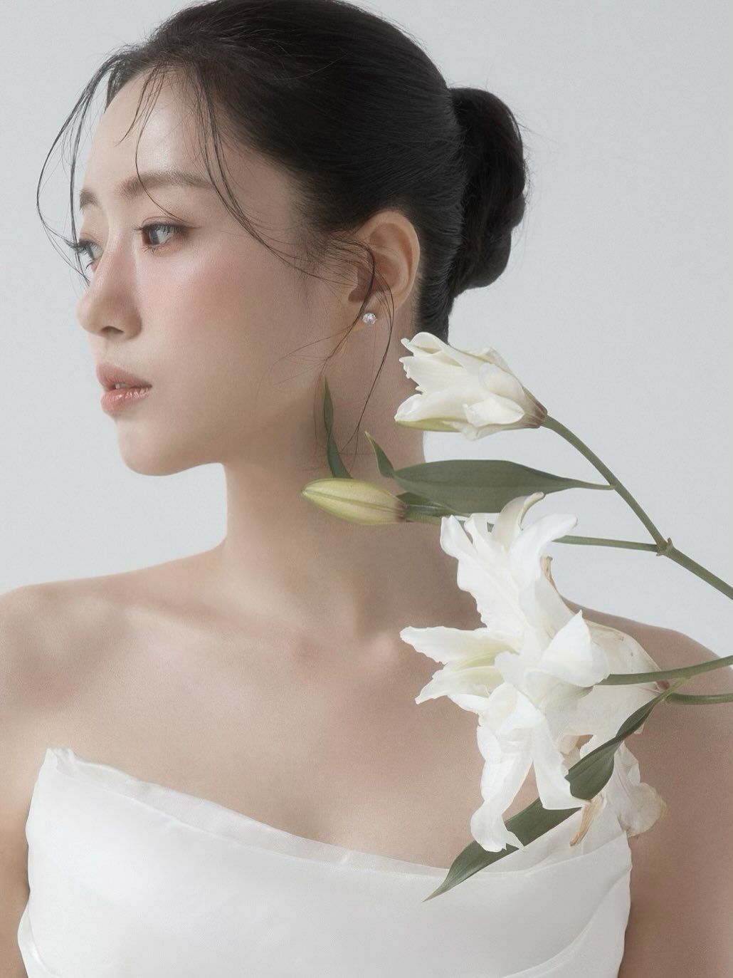 Chị Đẹp trong nhóm nhạc tuổi thơ lên xe hoa thật rồi, còn cầm hoa cưới đắt nhất thế giới- Ảnh 1. Chị Đẹp trong nhóm nhạc tuổi thơ lên xe hoa thật rồi, còn cầm hoa cưới đắt nhất thế giới- Ảnh 1.